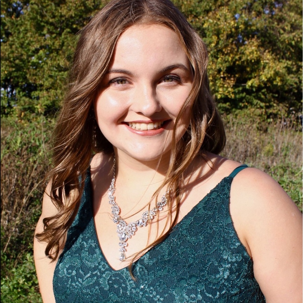 Meet your Posher, Danielle